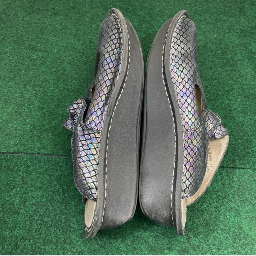 ALEGRIA IRIDESCENT SNAKE SCALE SHOES - Picture 5 of 6